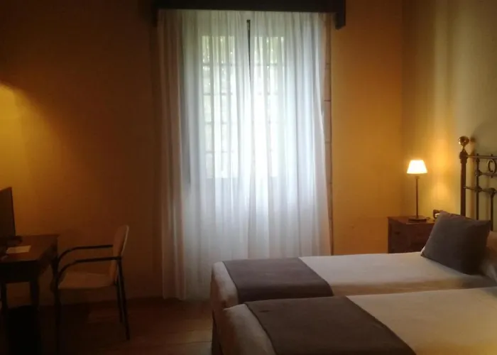 מלון Pazo Da Merced 3*